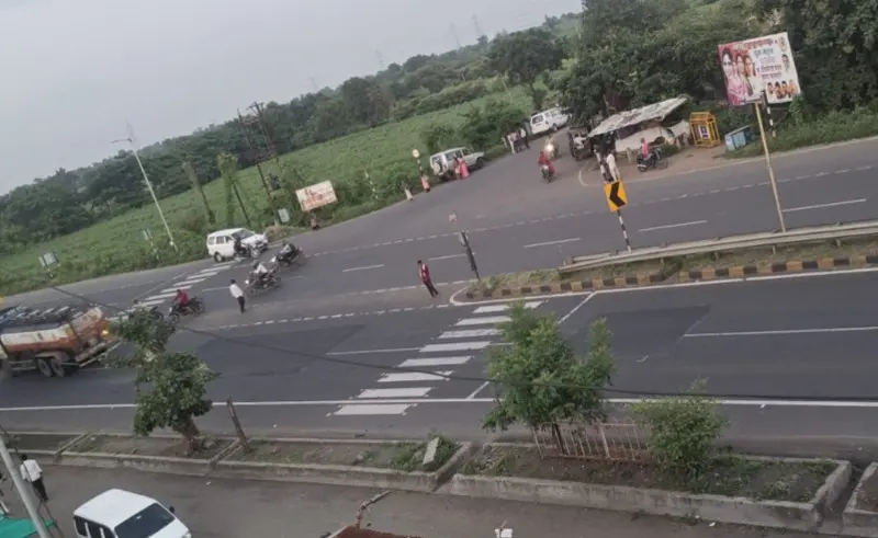 सोनेगावच्या उड्डाणपुलास ग्रामस्थांचा विरोध सोनेगावच्या उड्डाणपुलास ग्रामस्थांचा विरोध