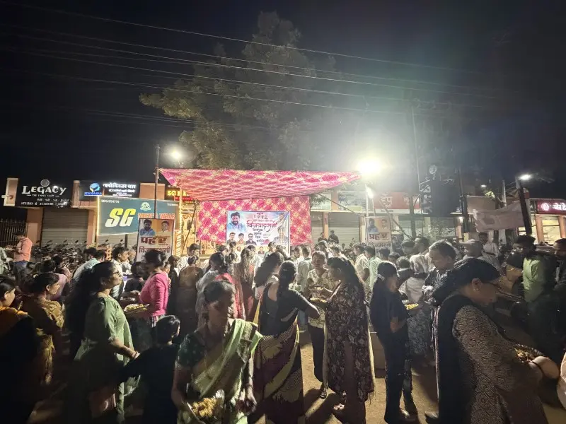 विजयादशमी व धम्मचक्र प्रवर्तन दिनानिमित्त प्रहार संघटना भंडारा तर्फे महाप्रसादाचे वितरण विजयादशमी व धम्मचक्र प्रवर्तन दिनानिमित्त प्रहार संघटना भंडारा तर्फे महाप्रसादाचे वितरण