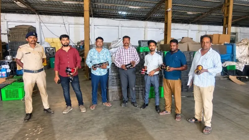 प्रतिबंधित नायलॉन मांजा फैक्ट्री का भंडाफोड़ प्रतिबंधित नायलॉन मांजा फैक्ट्री का भंडाफोड़