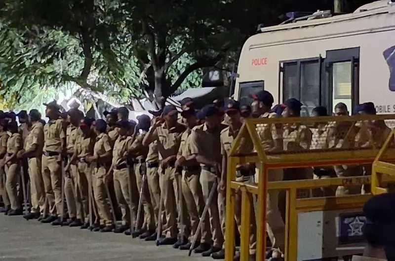 48 घंटे तक व्यवस्था संभालने में जुटी रही पुलिस 48 घंटे तक व्यवस्था संभालने में जुटी रही पुलिस