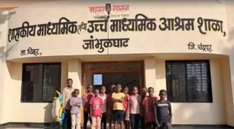 सोते समय 500 छात्रों के बाल काटे सोते समय 500 छात्रों के बाल काटे