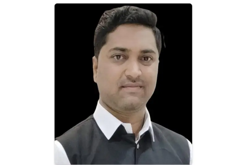 मंत्री कार्यालयात अधिकारी, मग जनतेची कामे कोण करणार – मुंदाफळे सामाजिक कार्यकर्ते, २६५ दुष्काळग्रस्त तालुक्यांच्या पार्श्वभूमीवर अधिकारी-कर्मचाऱ्यांना मूळ आस्थापनेवर पाठवण्याची मागणी मंत्री कार्यालयात अधिकारी, मग जनतेची कामे कोण करणार – मुंदाफळे सामाजिक कार्यकर्ते, २६५ दुष्काळग्रस्त तालुक्यांच्या पार्श्वभूमीवर अधिकारी-कर्मचाऱ्यांना मूळ आस्थापनेवर पाठवण्याची मागणी