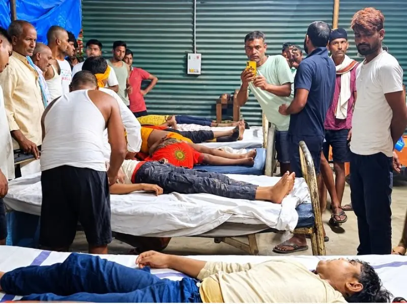 बिहार के वैशाली में गंगा में नाव डूबी, 13 बच्चों की मौत बिहार के वैशाली में गंगा में नाव डूबी, 13 बच्चों की मौत