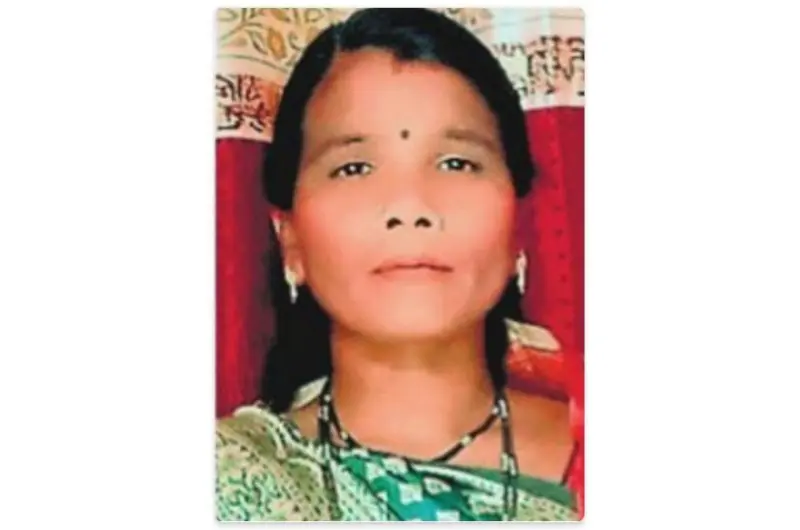 भरधाव ट्रॅक्टरची मोपेडला भीषण धडक; महिलेचा मृत्यू, मुलगा गंभीर जखमी भरधाव ट्रॅक्टरची मोपेडला भीषण धडक; महिलेचा मृत्यू, मुलगा गंभीर जखमी