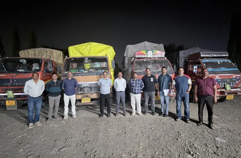एक ही नंबर पर दौड़ रहे थे 4 ट्रक एक ही नंबर पर दौड़ रहे थे 4 ट्रक