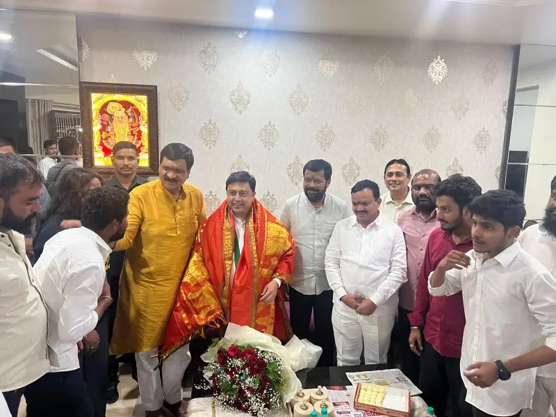 तेलंगणा के नेताओं ने किया अभिजीत वंजारी का सत्कार तेलंगणा के नेताओं ने किया अभिजीत वंजारी का सत्कार