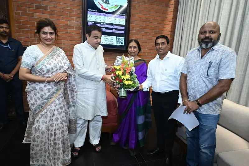 महाराष्ट्र पशु व मत्स्य विज्ञान विद्यापीठाला भाऊ जांबुवंतराव धोटे यांचे नाव देण्यासाठी प्रयत्न करणार – नितीन गडकरी महाराष्ट्र पशु व मत्स्य विज्ञान विद्यापीठाला भाऊ जांबुवंतराव धोटे यांचे नाव देण्यासाठी प्रयत्न करणार – नितीन गडकरी