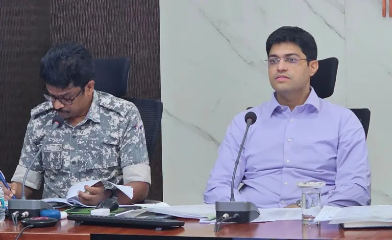 दुर्गम भागातील विकासकामे विहित मुदतीत पूर्ण करा – जिल्हाधिकारी अविश्यांत पंडा दुर्गम भागातील विकासकामे विहित मुदतीत पूर्ण करा – जिल्हाधिकारी अविश्यांत पंडा