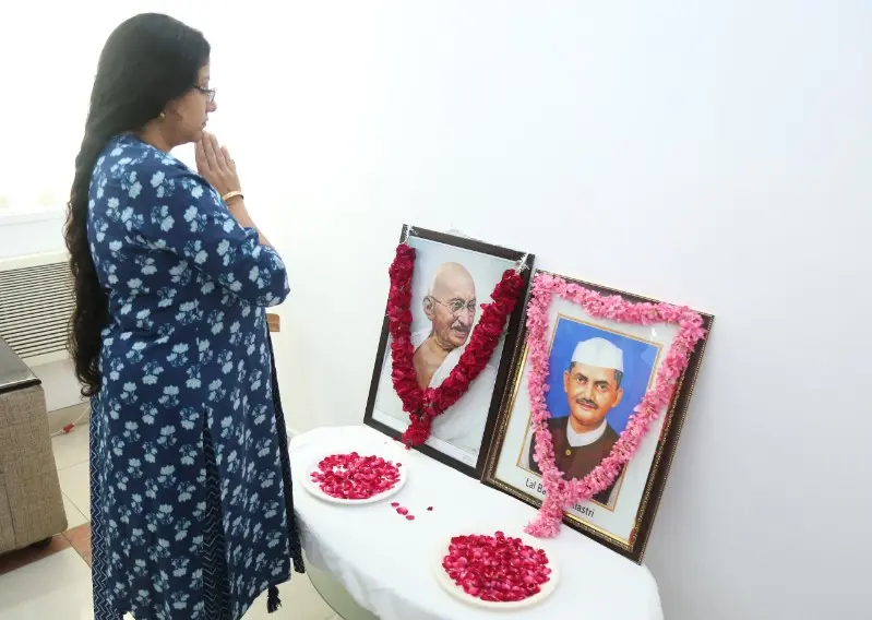 राजधानीत राष्ट्रपिता महात्मा गांधी आणि लालबहादूर शास्त्री यांना जयंतीदिनी अभिवादन राजधानीत राष्ट्रपिता महात्मा गांधी आणि लालबहादूर शास्त्री यांना जयंतीदिनी अभिवादन