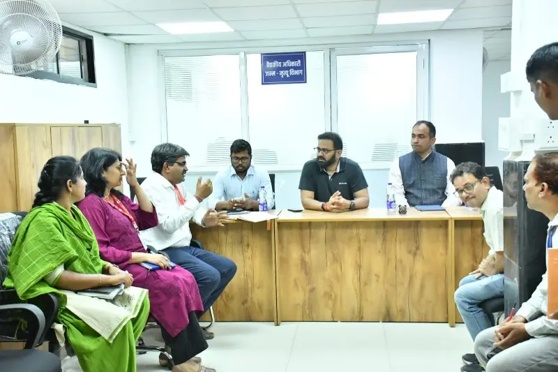 जन्म व मृत्यू नोंदणी विभागाच्या कामकाजाचा आयुक्तांकडून आढावा जन्म व मृत्यू नोंदणी विभागाच्या कामकाजाचा आयुक्तांकडून आढावा
