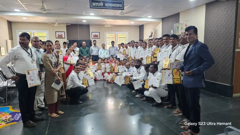 दिव्यांग विद्यार्थ्यांच्या शिक्षणात योगदान देणाऱ्या ५५ विशेष शिक्षकांचा गौरव दिव्यांग विद्यार्थ्यांच्या शिक्षणात योगदान देणाऱ्या ५५ विशेष शिक्षकांचा गौरव