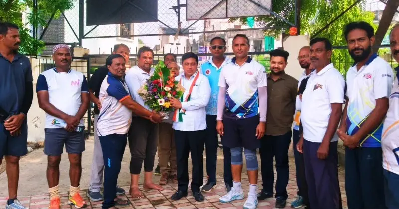 पदवीधर बेरोजगारांच्या निश्चित रोजगारासाठी कटिबद्ध पदवीधर बेरोजगारांच्या निश्चित रोजगारासाठी कटिबद्ध