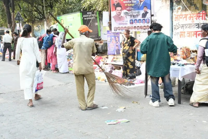दीक्षाभूमी परिसरातून 144 टन कचऱ्याची उचल दीक्षाभूमी परिसरातून 144 टन कचऱ्याची उचल