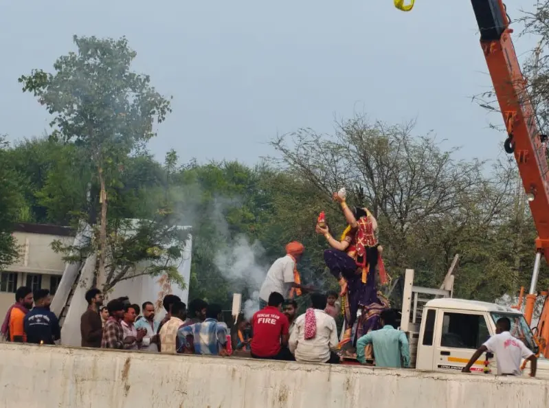अकराव्या दिवशी ४८७ श्री दुर्गा देवी मूर्तींचे मनपाच्या कृत्रिम जलकुंडात विसर्जन अकराव्या दिवशी ४८७ श्री दुर्गा देवी मूर्तींचे मनपाच्या कृत्रिम जलकुंडात विसर्जन