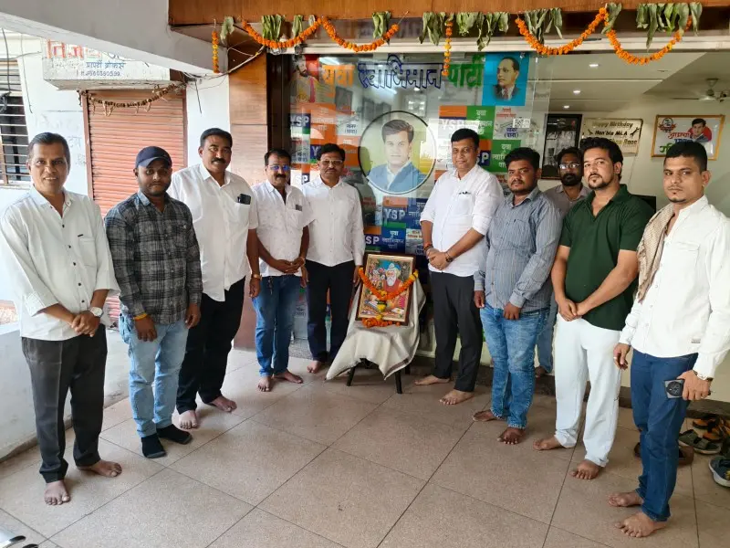 आ.रवी राणा युवा स्वाभिमान पार्टीच्या मुख्य कार्यालयात महर्षी वाल्मिकी जयंती साजरी आ. रवी राणा व माजी खासदार नवनीत राणा यांच्याकडून शुभेच्छा आ.रवी राणा युवा स्वाभिमान पार्टीच्या मुख्य कार्यालयात महर्षी वाल्मिकी जयंती साजरी आ. रवी राणा व माजी खासदार नवनीत राणा यांच्याकडून शुभेच्छा