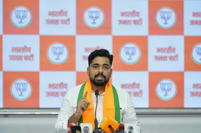 राहुल आणि सोनिया गांधी हेच मल्लिकार्जुन खरगे यांचे बोलविते धनी राहुल आणि सोनिया गांधी हेच मल्लिकार्जुन खरगे यांचे बोलविते धनी