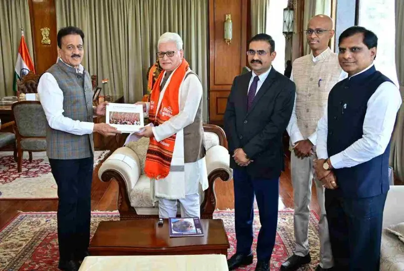 Minister Girish Mahajan invites Governor to Kumbh Mela Flag Hoisting Ceremony Minister Girish Mahajan invites Governor to Kumbh Mela Flag Hoisting Ceremony