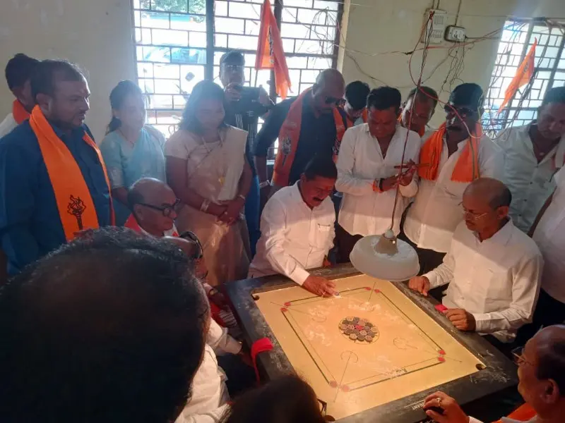पवनीत शिवसेना (उबाठा) तर्फे भव्य कॅरम स्पर्धा; युवकांचा पक्षप्रवेश व पदाधिकाऱ्यांचे मार्गदर्शन पवनीत शिवसेना (उबाठा) तर्फे भव्य कॅरम स्पर्धा; युवकांचा पक्षप्रवेश व पदाधिकाऱ्यांचे मार्गदर्शन