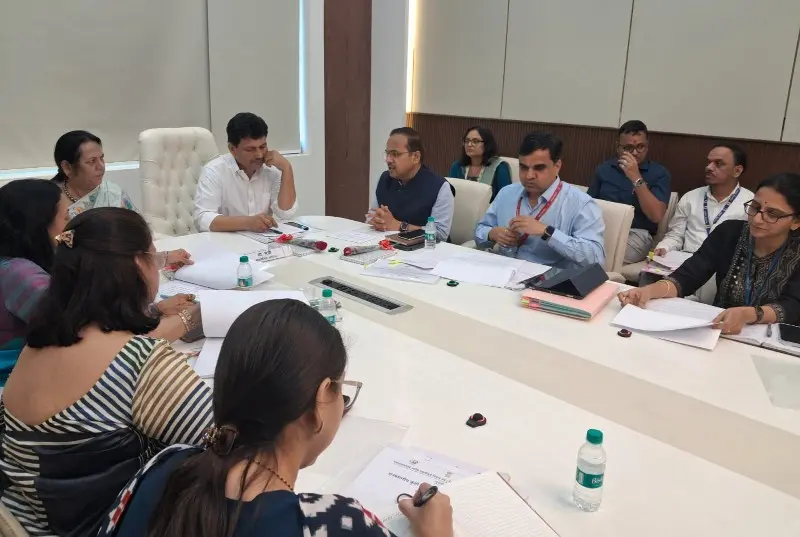 आरोग्य प्रशासनात ‘परफॉर्मन्स-बेस्ड पोस्टिंग’चा नवा अध्याय आरोग्य प्रशासनात ‘परफॉर्मन्स-बेस्ड पोस्टिंग’चा नवा अध्याय