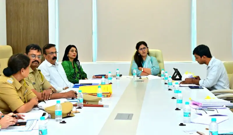 मुंबईवपरिसरातीलहवाप्रदूषणासंदर...मंत्रीपंकजामुंडेयांच्याअध्यक्षतेखालीलबैठक-2_copy_800x463